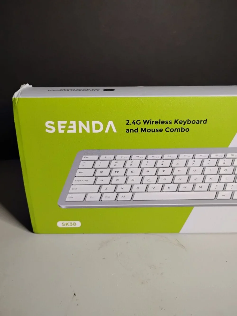 seenda Rechargeable Wireless Keyboard and Mouse Combo Silver and White
